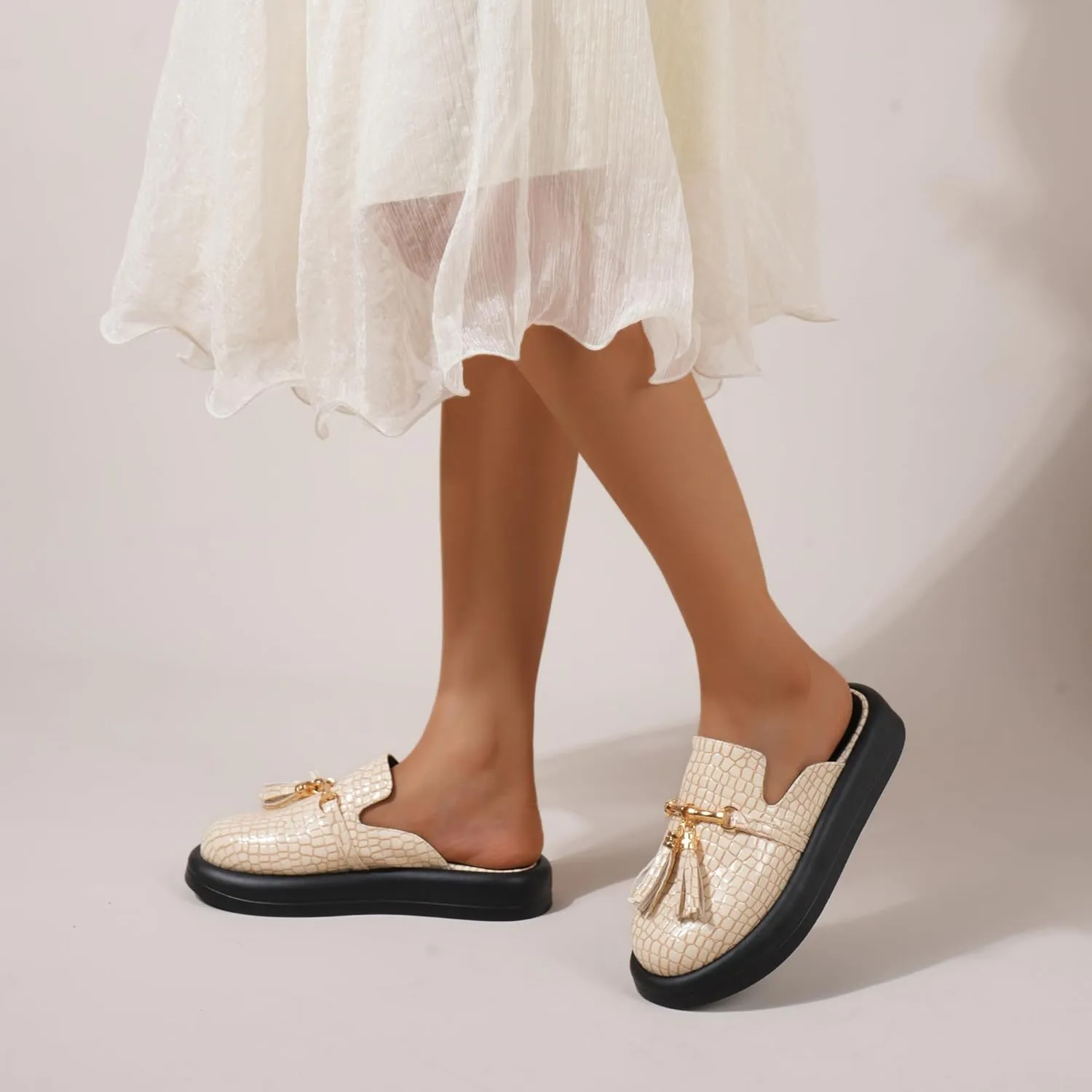 Dumalum Mules for Women Flats Closed Round Toe Slip on Sandals Comfortable Loafers Slides Shoes with Metal Chain Decor