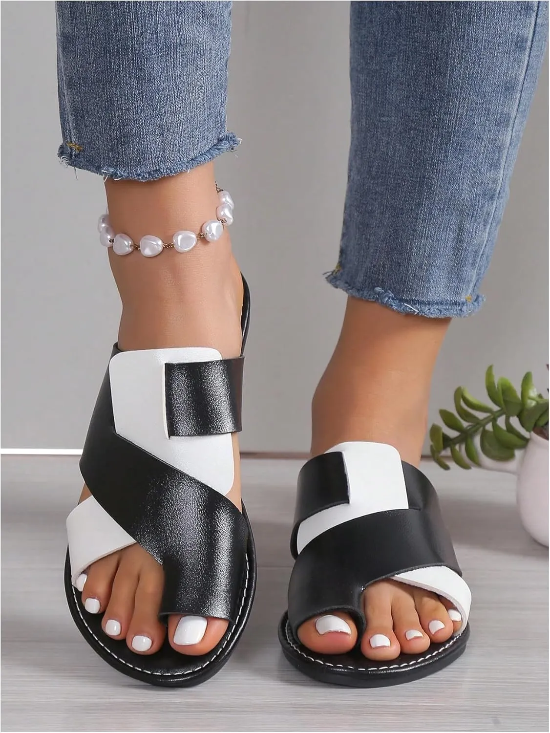 GORGLITTER Women's Color Block Toe Ring Flats Criss Cross Two Tone Open Toe Slide Sandals