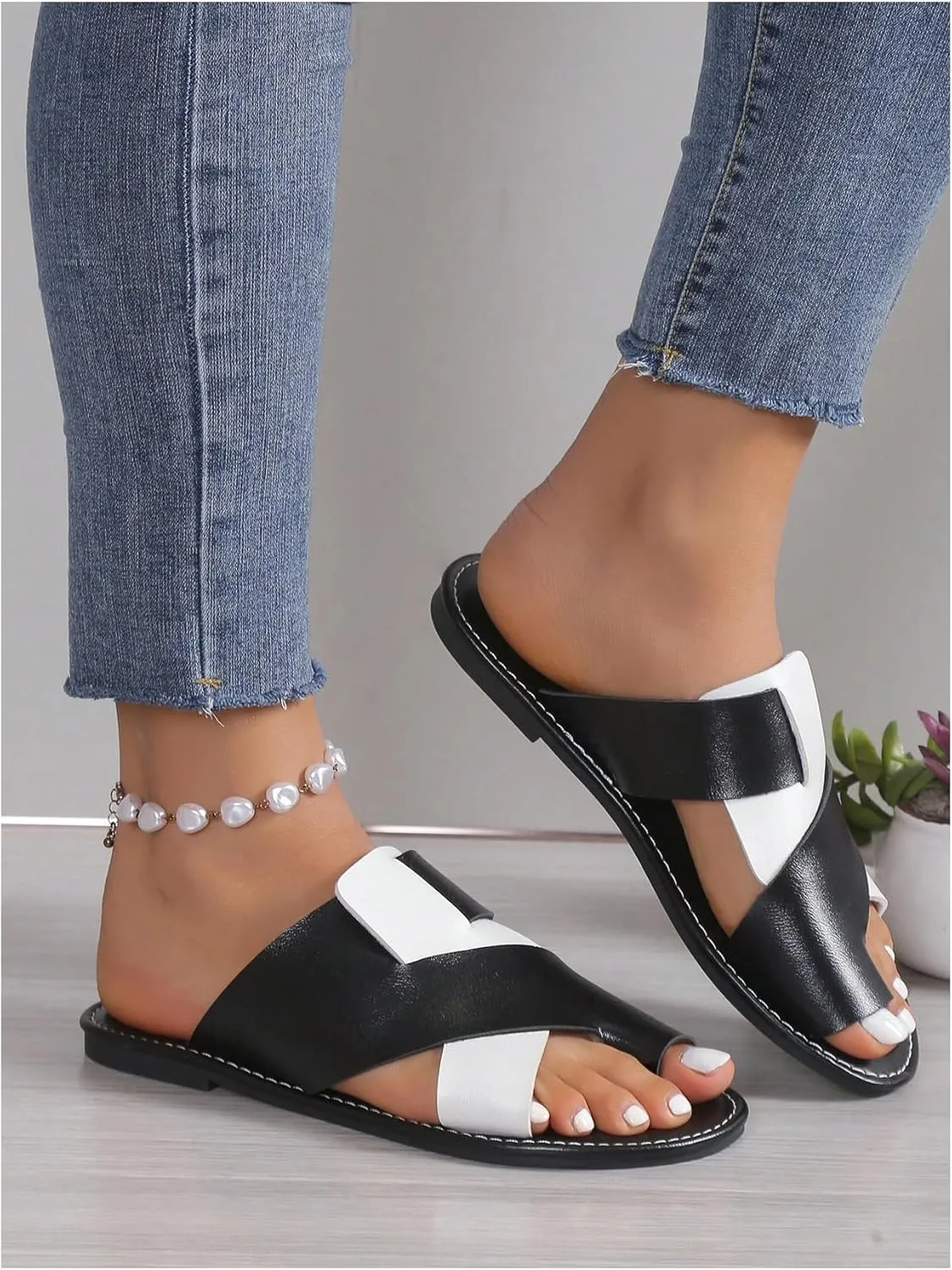 GORGLITTER Women's Color Block Toe Ring Flats Criss Cross Two Tone Open Toe Slide Sandals